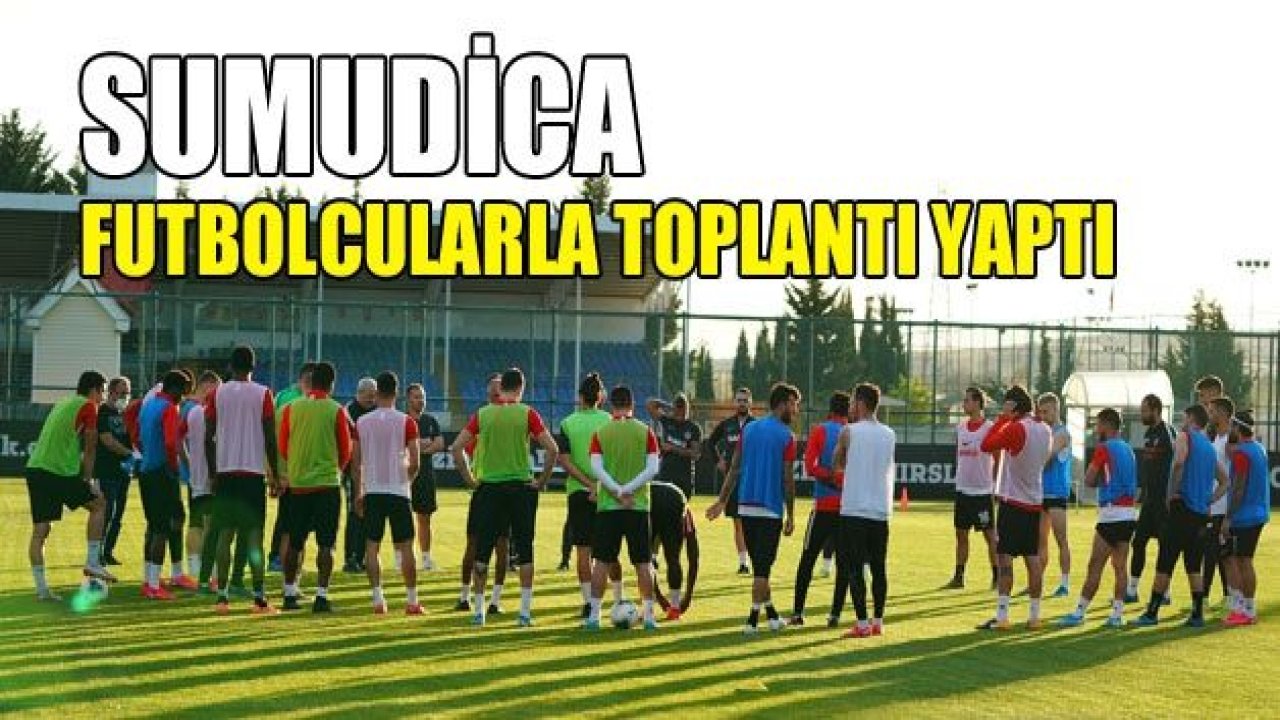 Futbolcularla toplantı yaptı