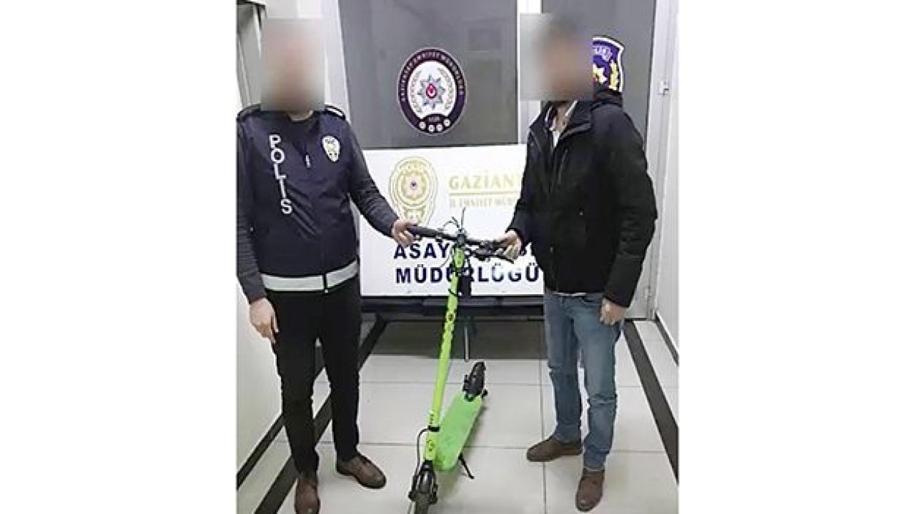 Sokakta vatandaşların hizmetine sunulan mobilet çalındı