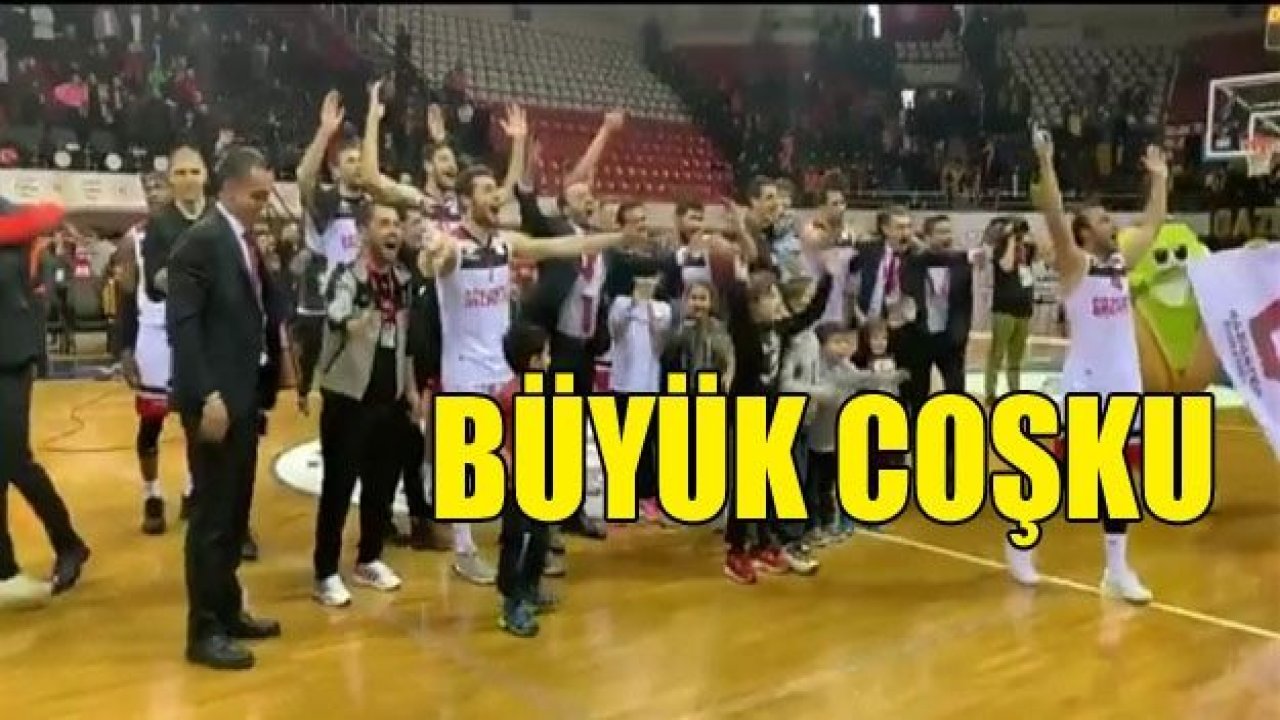 Karataş Spor Salonu’nda büyük coşku