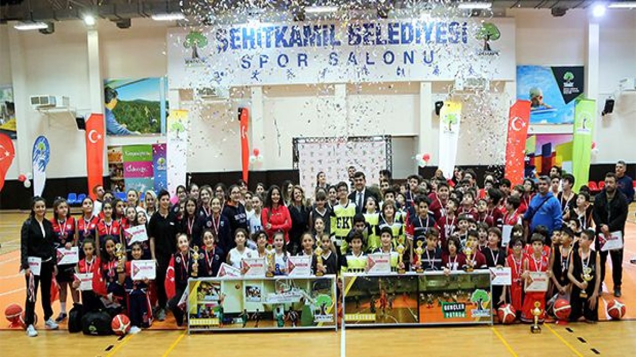 Kurtuluş heyecanı parke üzerinde yaşandı