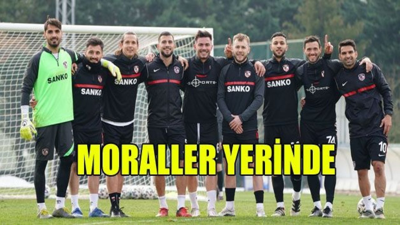 Futbolcuların yüzü gülüyor