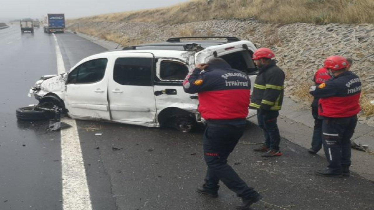 Şanlıurfa'da hafif ticari araç devrildi: 4 yaralı