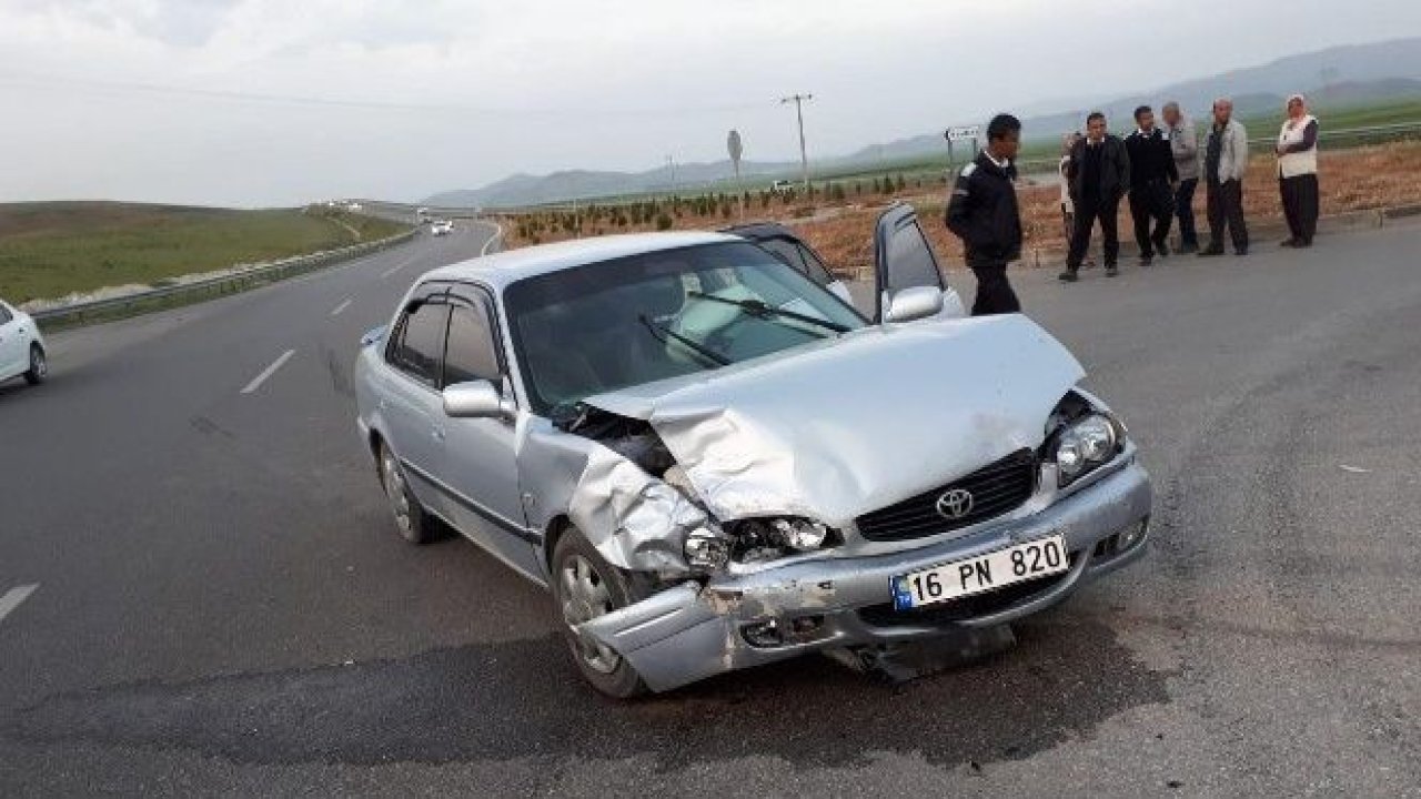 Gaziantep'te iki otomobil çarpıştı: 5 yaralı