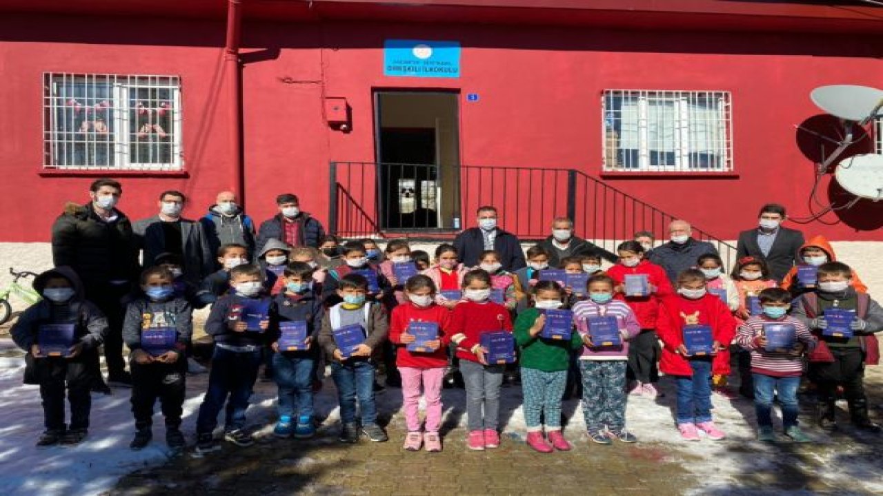 Alleben Rotary’den çocuklara karne hediyesi