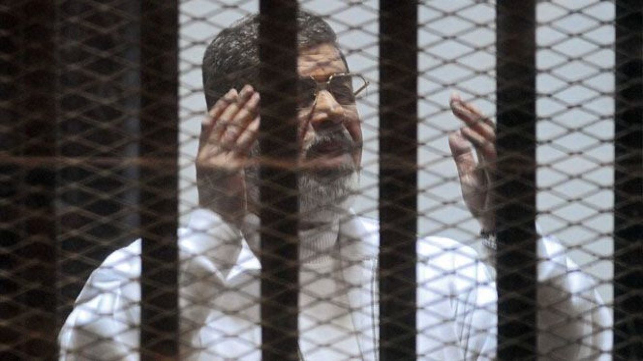 Muhammed Mursi defnedildi