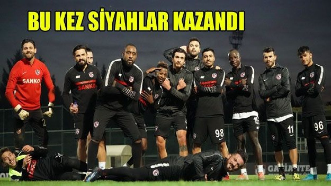 BU KEZ SİYAHLAR KAZANDI