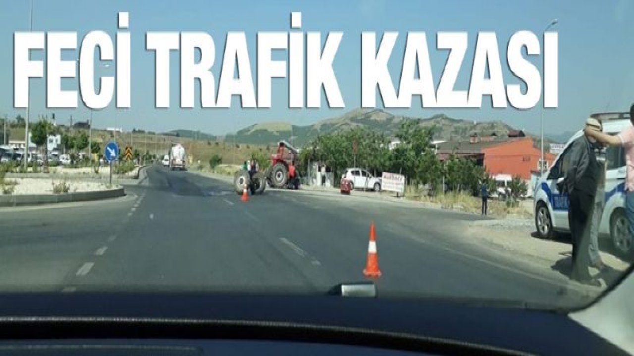 Tır ile çarpışan traktör ikiye ayrıldı: 1 yaralı