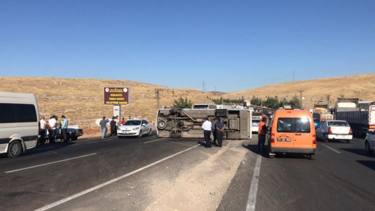 Şanlıurfa'da işçi servisi devrildi: 14 yaralı