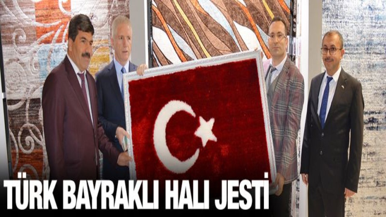 Vali Gül'e Türk Bayraklı halı