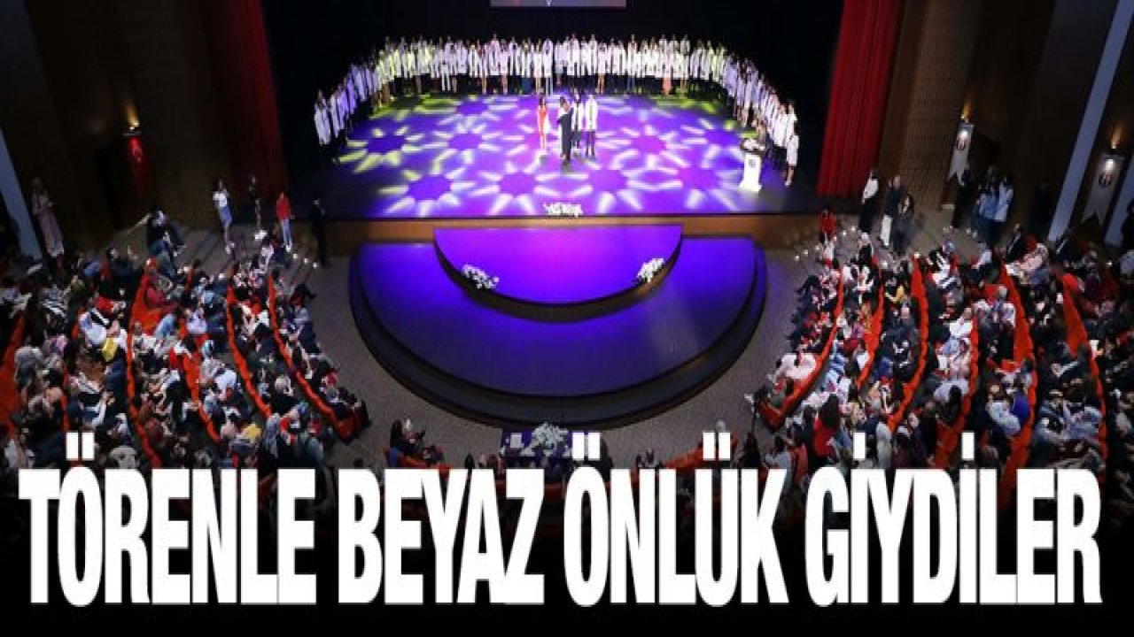 Hekim adayları beyaz önlük giydi