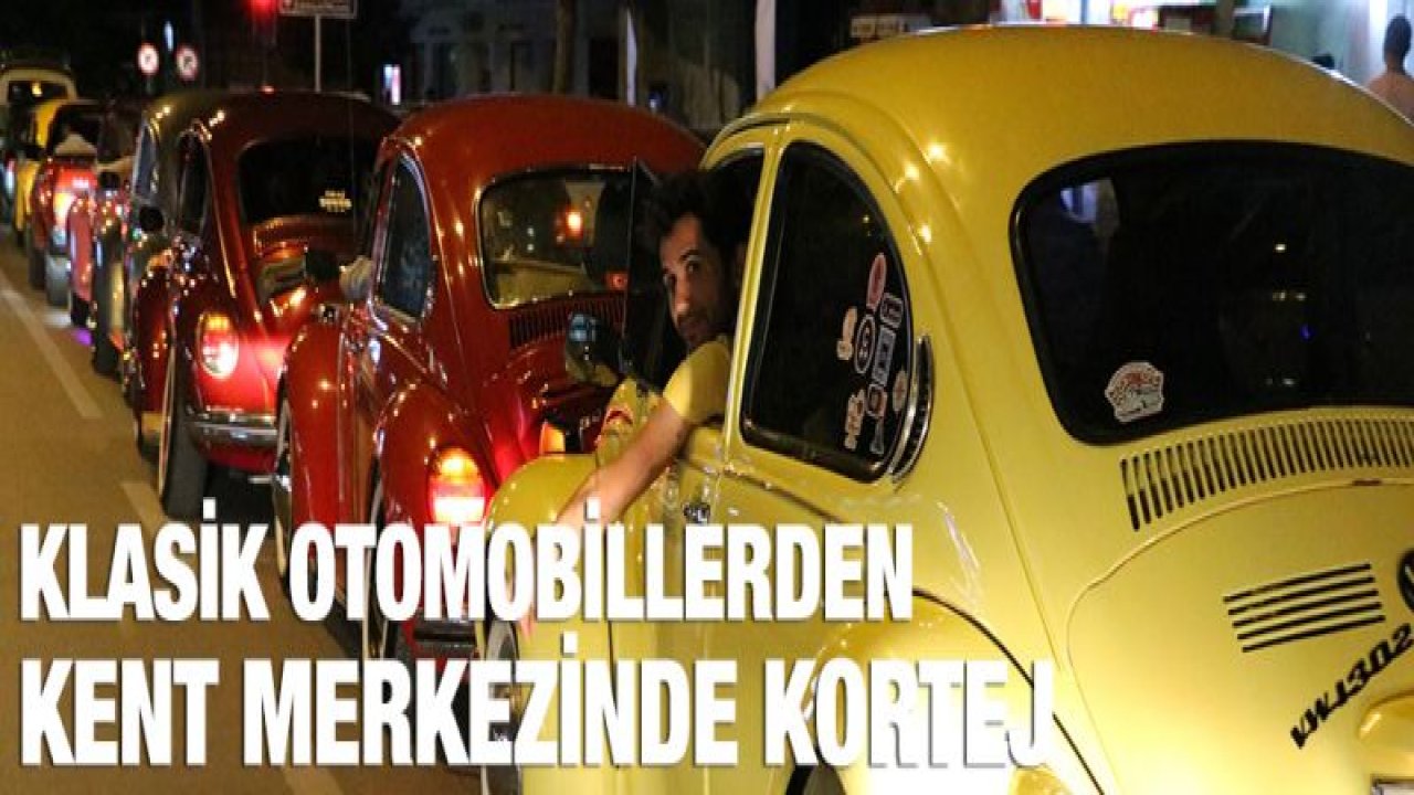 Klasik otomobillerden 19 Mayıs korteji