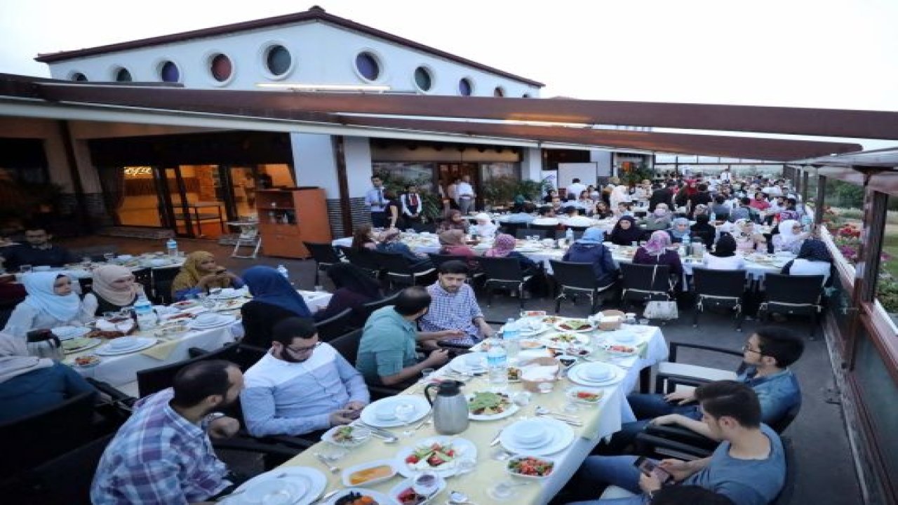 GAÜN'de Suriyeli öğrenciler için iftar yemeği verildi