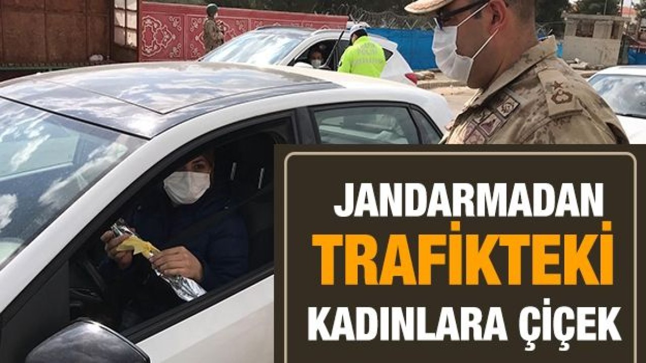 Jandarmadan trafikteki kadınlara çiçek