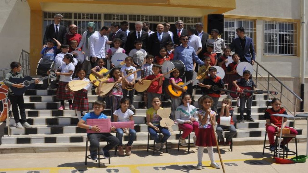 En temiz müzik grubuna Adalet Bakanı Gül'den sürpriz