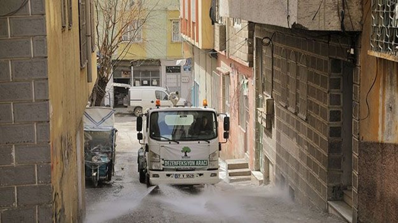 BAŞKAN FADILOĞLU, DEZENFEKTE ÇALIŞMALARINI YERİNDE İNCELEDİ