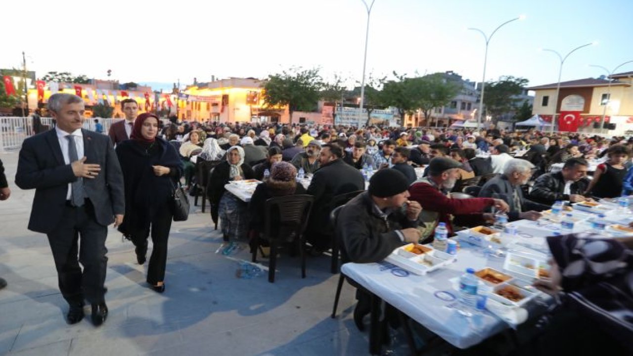 5 BİN KİŞİ SEMAZENLER EŞLİĞİNDE OSMANLI USÜLÜ İFTAR AÇTI