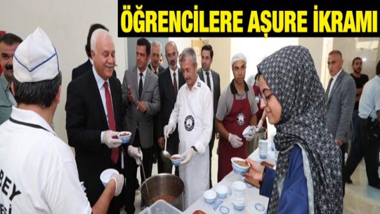 HATİPOĞLU VE TAHMAZOĞLU'NDAN ÖĞRENCİLERE AŞURE