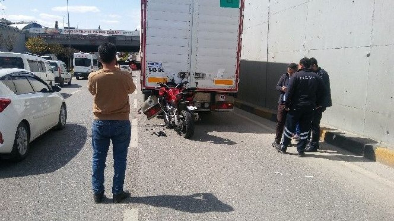 Bakımdan yeni çıktı, otoparka giderken motosiklet çarptı