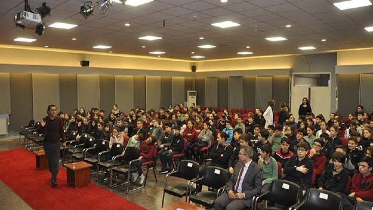 GKV'de "25 Aralık Bir Kahramanlık Destanı" Konulu Konferans