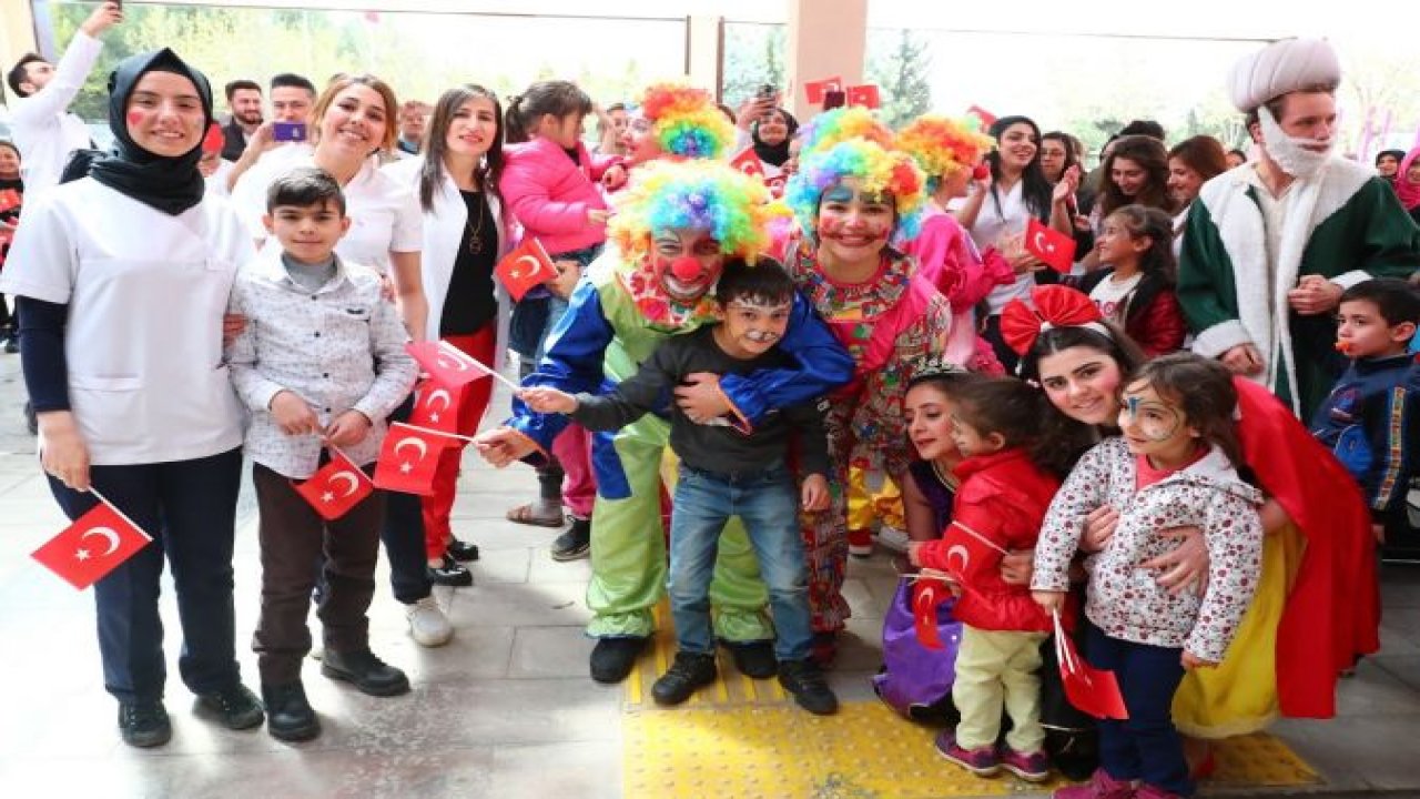 Üniversite Öğrencilerinden Çocuklara 23 Nisan Bayramı