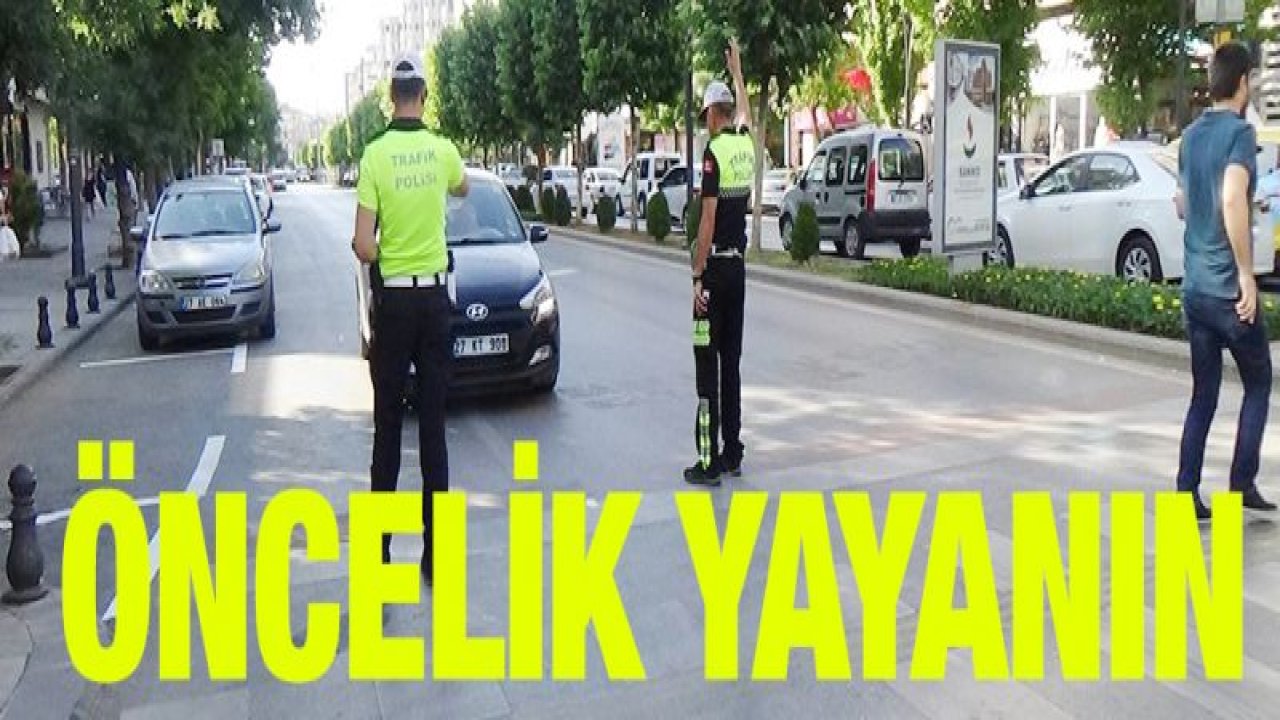 Trafik polislerinden öncelik yayanın uygulaması