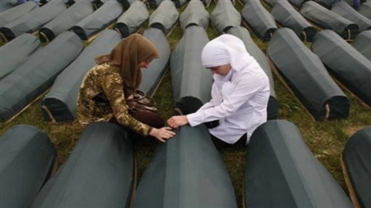 Srebrenitsa katliamının korkunç fotoğrafları...SREBRENİTSA.... BİR YÜREK ACISI... BÜYÜK BİR İNSANLIK SUÇU... KORKUNÇ BİR SOYKIRIM... 11-13 TEMMUZ 1995'TE YAŞANANLARI HATIRLAYALIM...