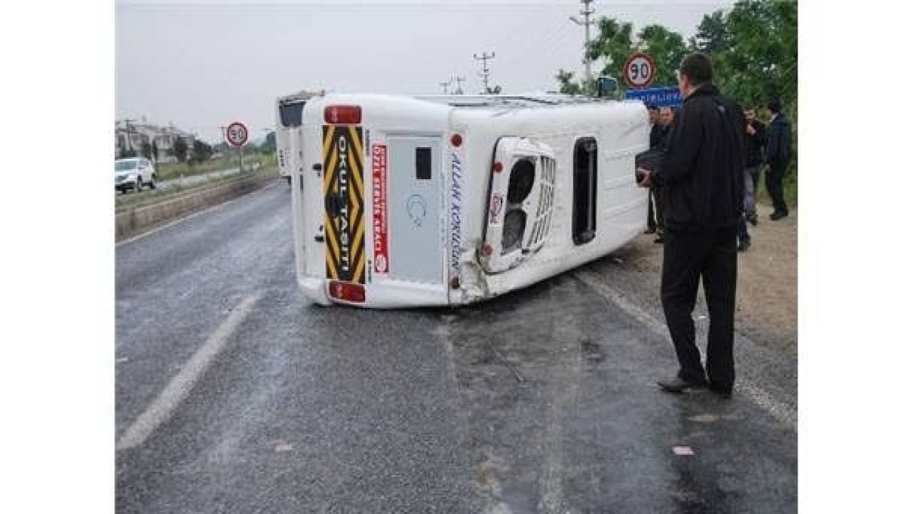 Öğrenci servisi kaza yaptı! Yaralılar var