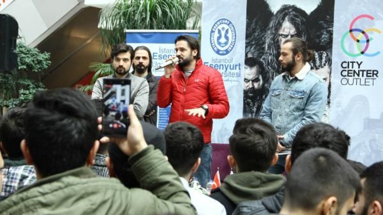 Deliler filminin oyuncuları Esenyurt Üniversitesi öğrencileri ile buluştu