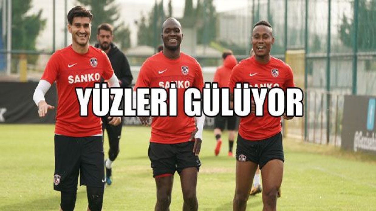 Yüzleri gülüyor!