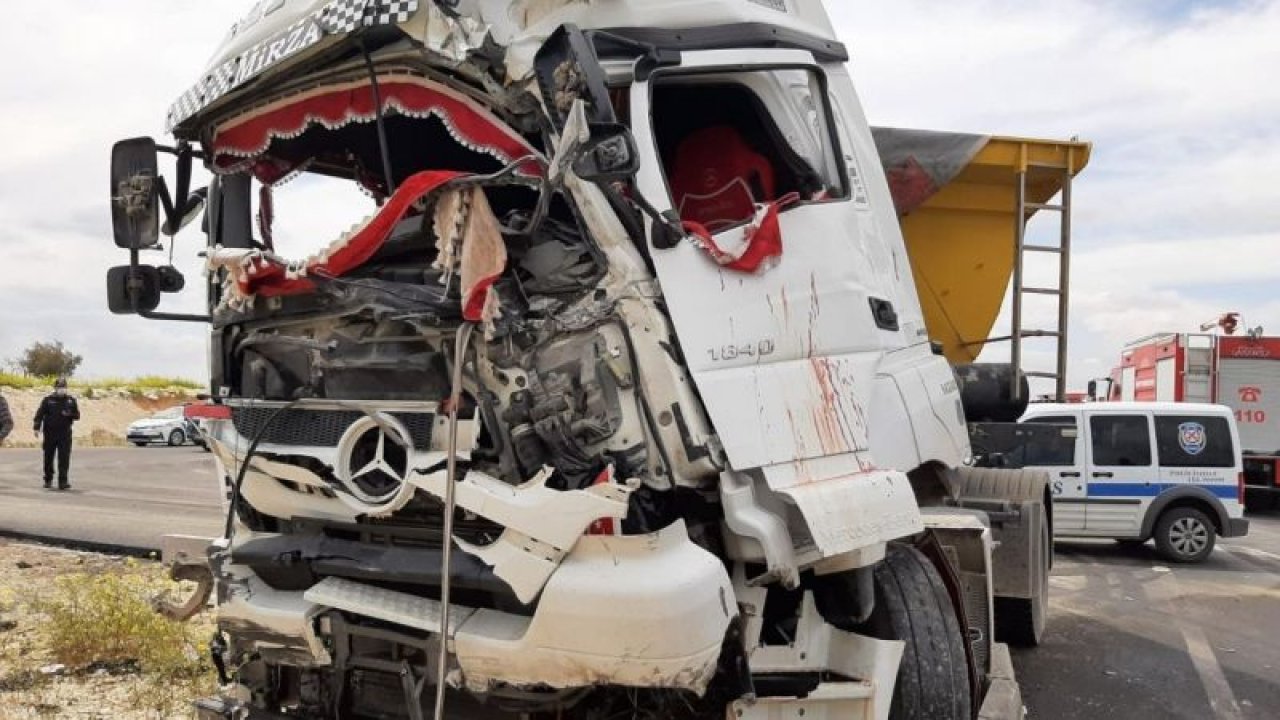 Gaziantep’te 2 tır çarpıştı: 2 yaralı