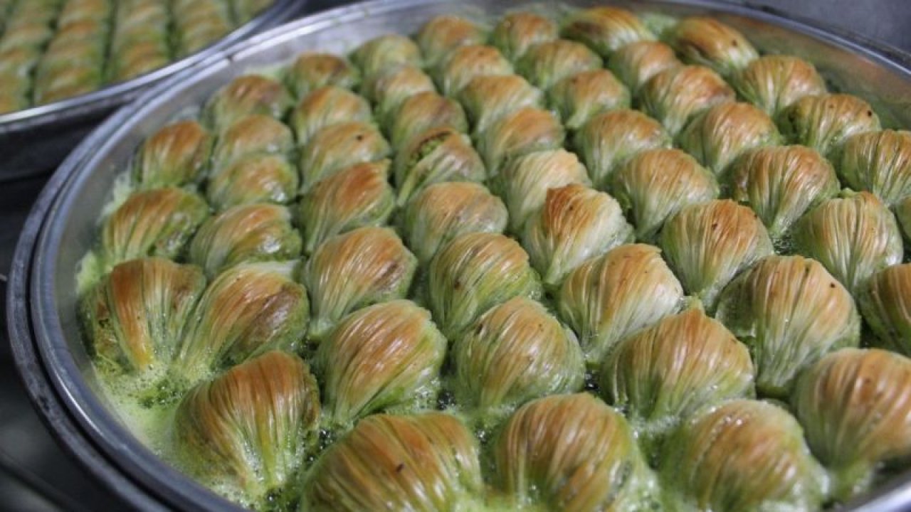 Midye baklava siparişlerine yetişemiyorlar