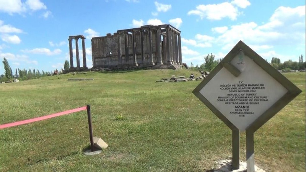 Aizanoi Antik Kenti ziyaretçilerini ağırlıyor