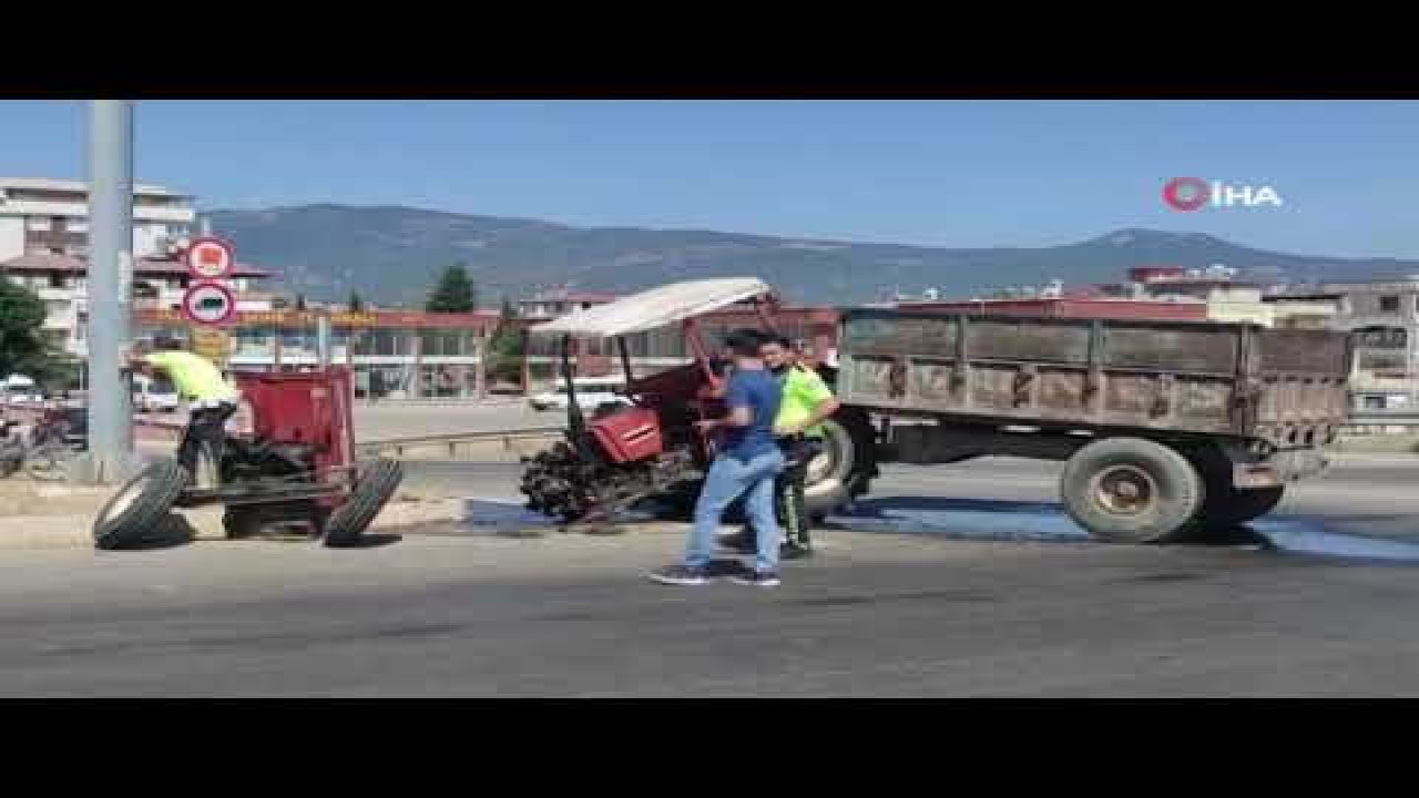 Video Haber...Gaziantep'te Otomobille çarpışan traktör ikiye bölündü: 4 yaralı