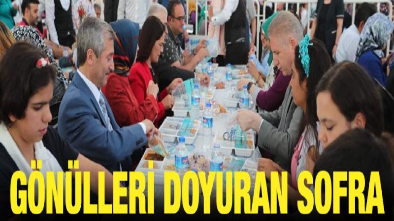 VALİ GÜL, VATANDAŞLARLA ŞIH MEYDANI'NDA GÖNÜL SOFRASINDA BULUŞTU