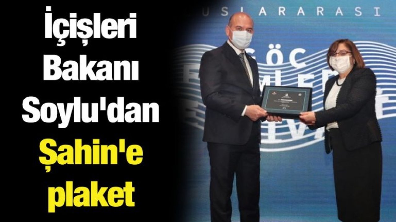 İçişleri Bakanı Süleyman Soylu'dan Fatma Şahin'e plaket