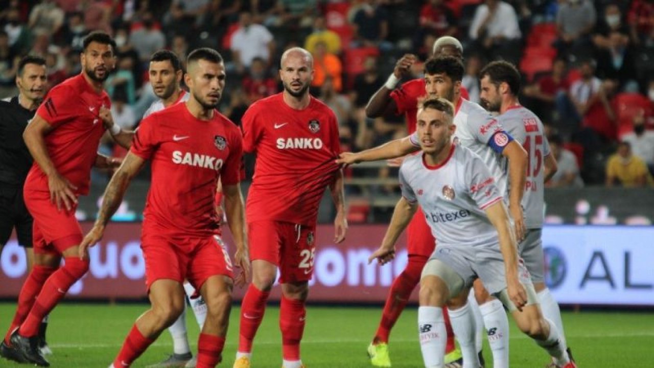 Foto Haber: Süper Lig: Gaziantep FK: 2-0 FTA Antalyaspor: Maç Sonucu