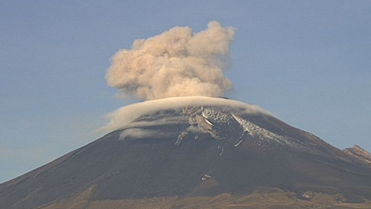 Meksika’daki Popocatepetl Yanardağı faaliyete geçti