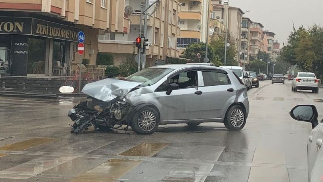 Gaziantep’te trafik kazası! Araç kullanılamaz hale geldi!