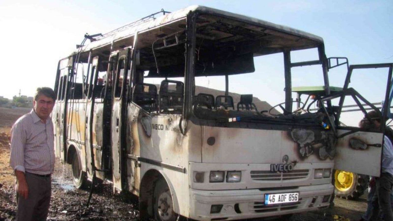 Gaziantep'te çalıştırmak istediği minibüs alev alev yandı