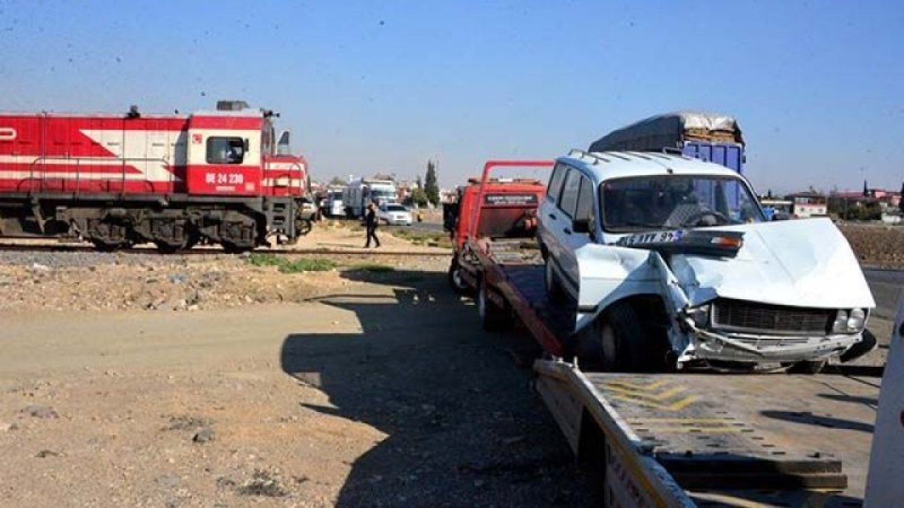 Gaziantep Treni otomobili paramparça etti! Yaralı var!