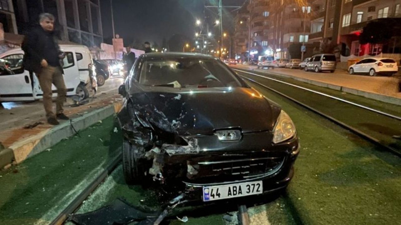 Son Dakika:Gaziantep'te tramvay yolunda yine feci kaza. Yaralılar var!