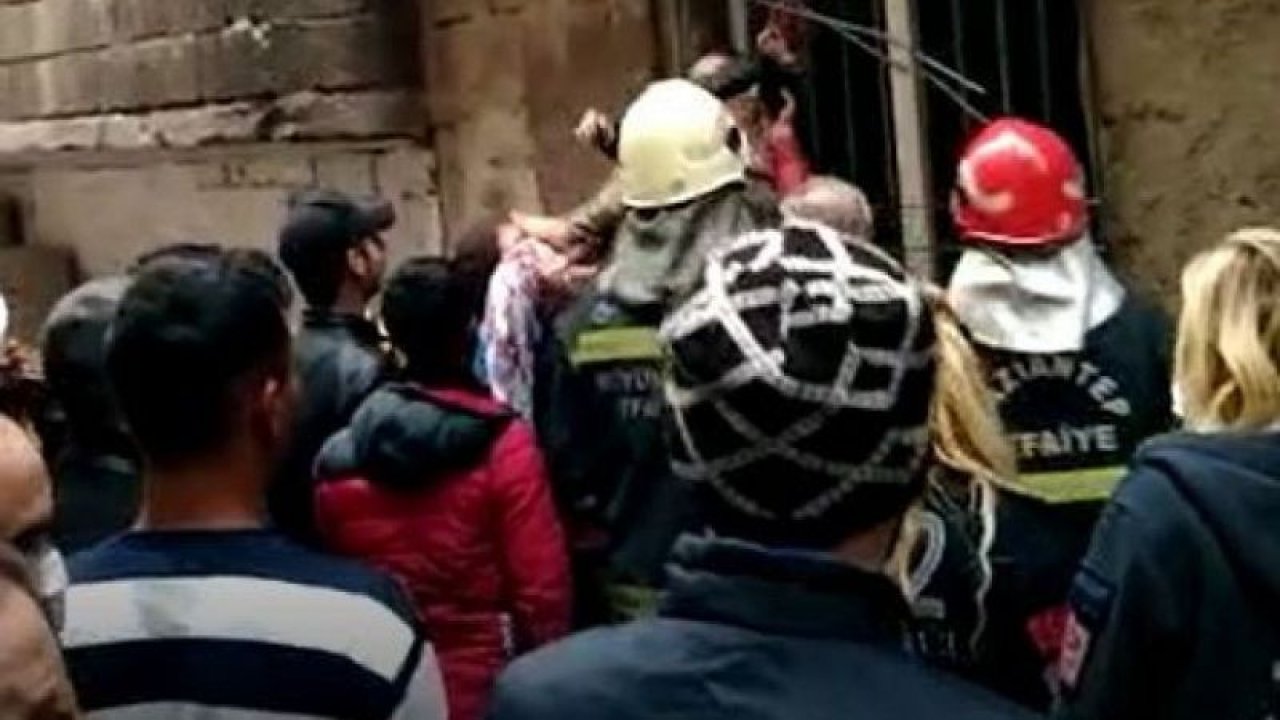 Son Dakika: Video Haber....Gaziantep'te Annenin eve kilitlediği çocuklar yangından son anda kurtarıldı