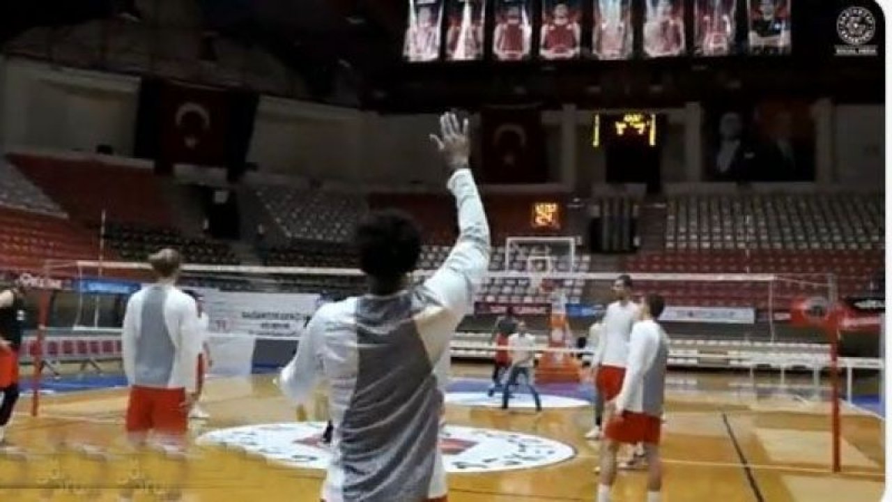 Basketçiler Adam Voleybol’a mesaj yolladı