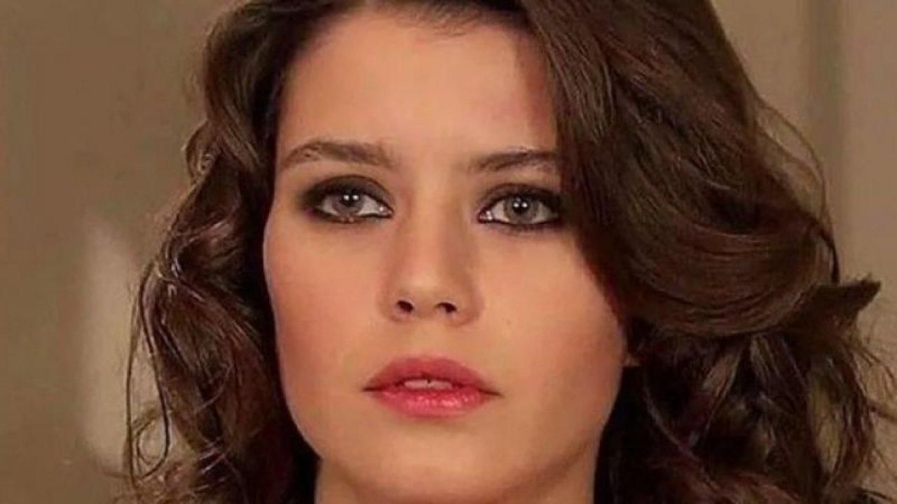 Foto Haber: Ünlü oyuncu Beren Saat yeni imajıyla olay oldu! Dünyaca ünlü yıldıza benzetildi