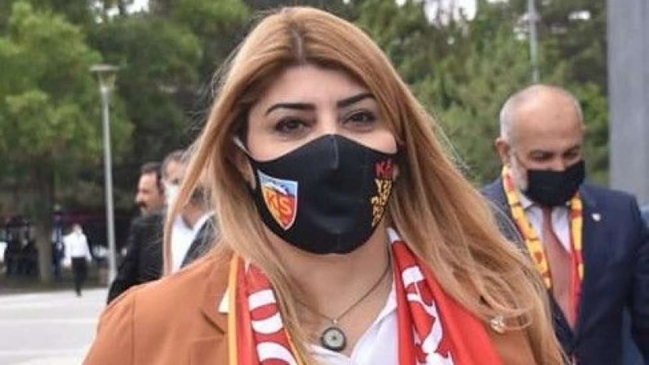 Berna  Gözbaşı'dan maça davet