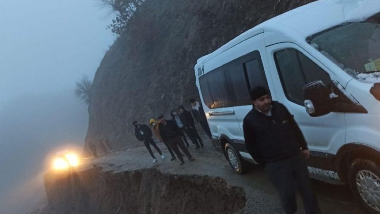 Son Dakika:Yol çöktü! Öğrenci servislerinin geçtiği yol büyük tehlike saçıyor