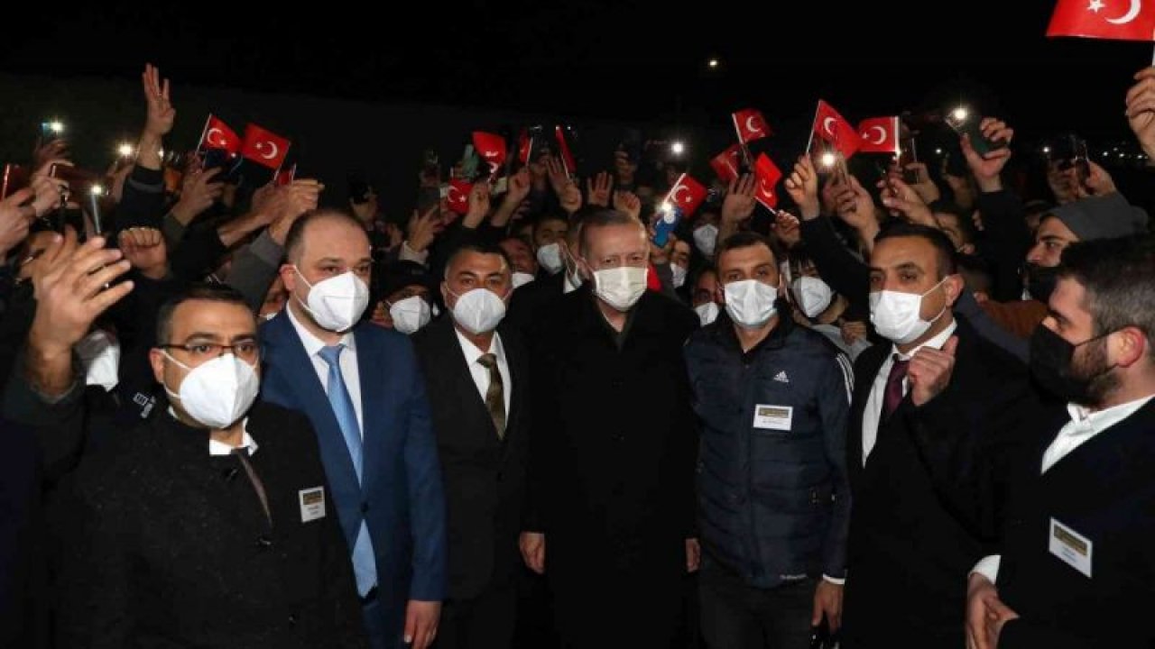 Foto Haber: Cumhurbaşkanı Erdoğan Gaziantep'te işçilerle buluştu...İşçilerle yemek yiyen Cumhurbaşkanı Erdoğan Gaziantep OSB'ye Övgüler Yağdırdı...