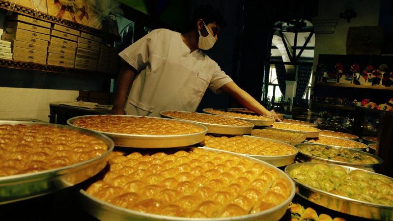 Baklava 300 TL’den inmiyor  Döviz düştü baklava düşecek mi?