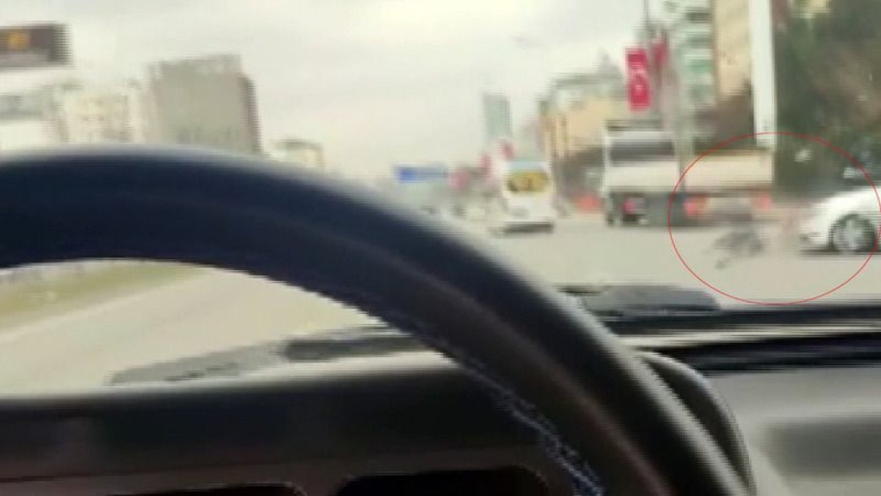 Son Dakika:Video Haber...Gaziantep'te otomobil ile motosikletlerin çarpıştığı feci kaza kamerada