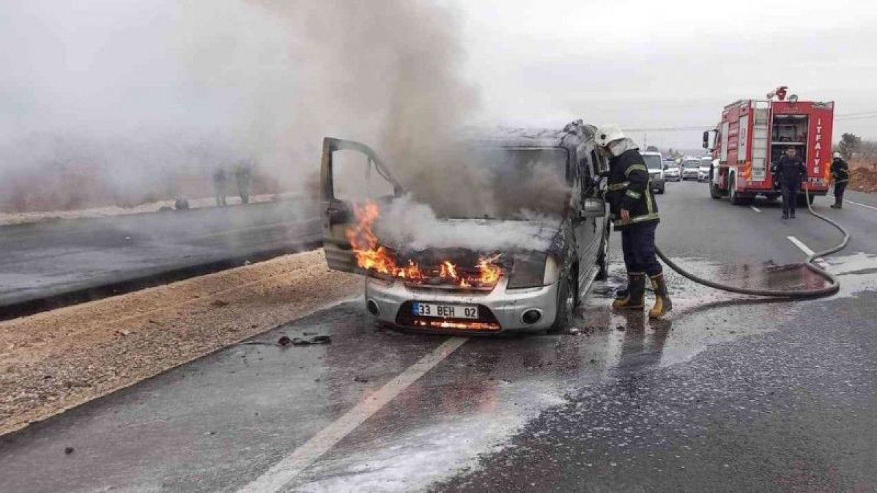 Son Dakika...Gaziantep'e gitmekte olan hafif ticari araç alev alarak kül oldu